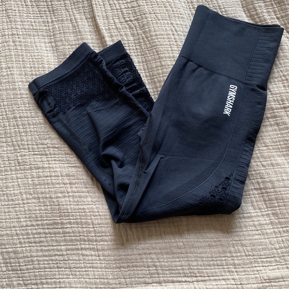 Gymshark leggings size small  believ to be 7/8 length cause NOT  full length - Picture 2 of 4